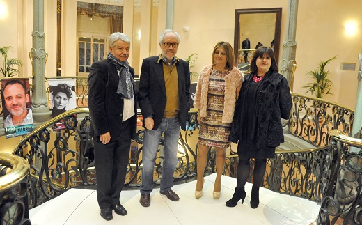 De izquierda a derecha, Emiliano Allende, director del festival; Emilio Martínez-Lázaro; Teresa López, alcaldesa de Medina del Campo; y Teresa Rebollo, concejala de Cultura y Turismo del Ayuntamiento de Medina del Campo. FOTOGRAFÍA 2: Emiliano Allende; Víctor Alonso Monge, diputado provincial del Área de Turismo y Economía de la Diputación de Valladolid; Teresa López y Emilio Martínez-Lázaro.